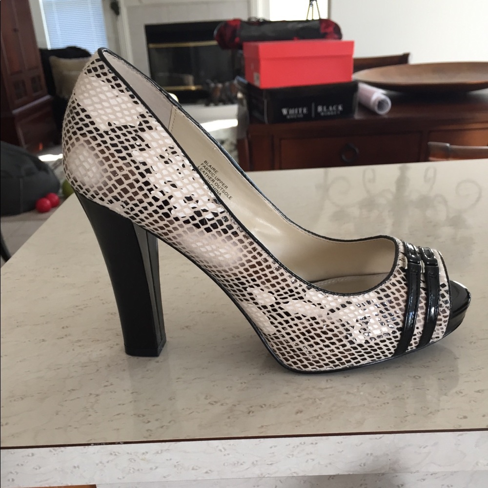 Snake Skin Print open toe sandals Size 8